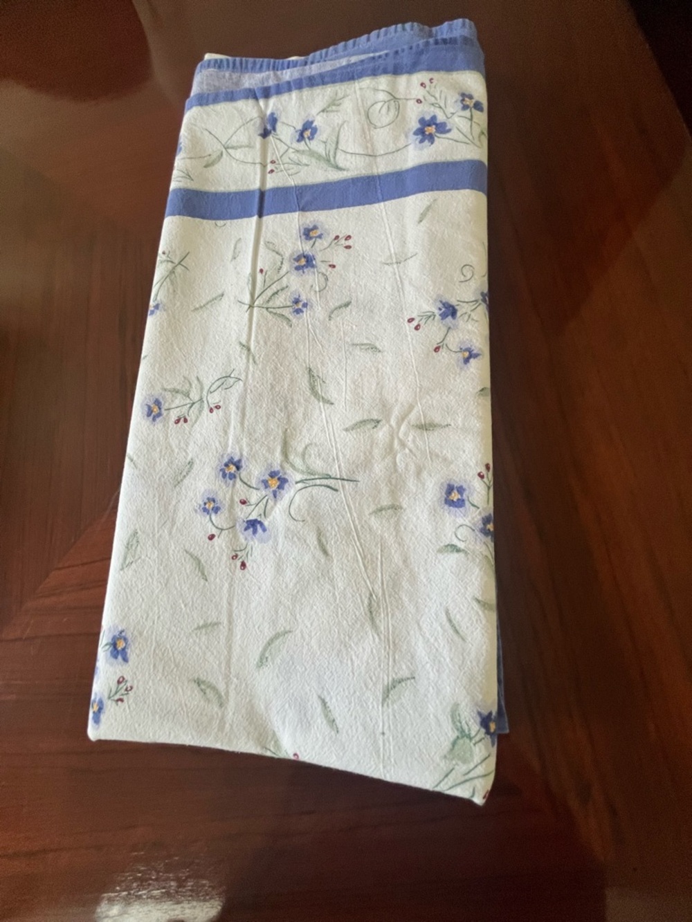 Vintage Blue Floral Printed Tablecloth - Picture 2 of 16